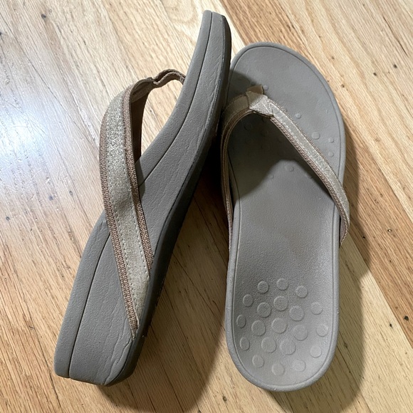 Vionic High Tide Toe Post Flip Flop Platform Champagne - Picture 3 of 6